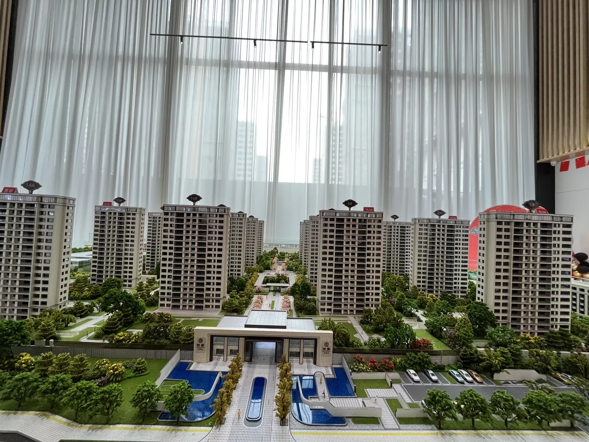 卡地亚世家_沙盘图_售楼处实景.jpg